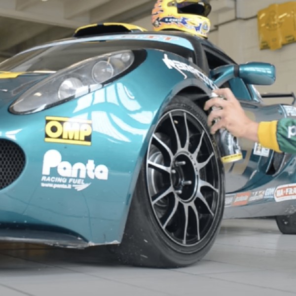 Mafra EXTREME BLACK — засіб для відновлення чорного кольору гуми та пластику