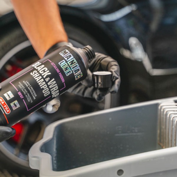 Maniac Line Black Wrap Shampoo — шампунь для чорних авто, матових і плівкових покриттів